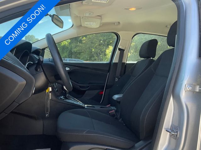2016 Ford Focus SE photo 2