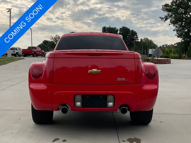 2004 Chevrolet SSR Base photo 3