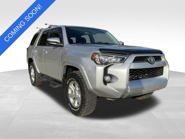 2015 Toyota 4Runner SR5's photo