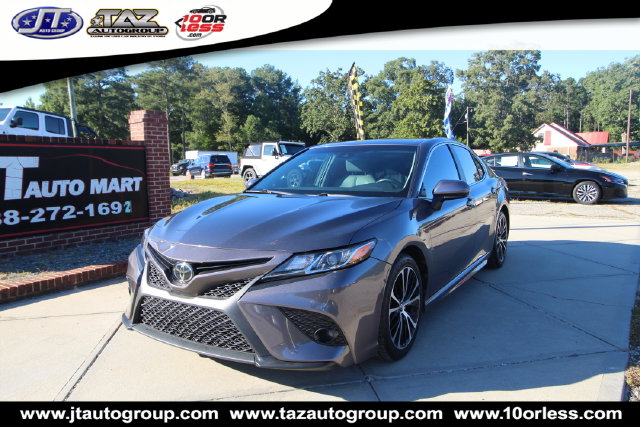 Used 2020 Toyota Camry SE Sedan
