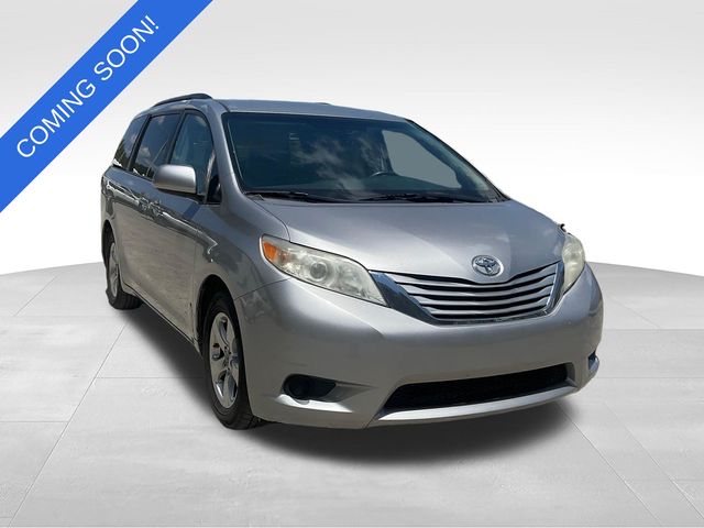 2017 Toyota Sienna LE V6 8-Passenger's photo