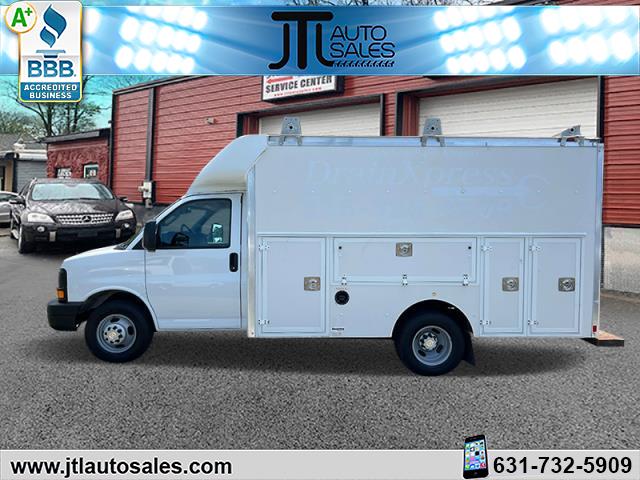 2016 Chevrolet Express Cutaway photo 3