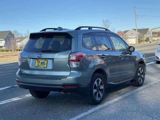 2018 Subaru Forester 2.5i Premium photo 4