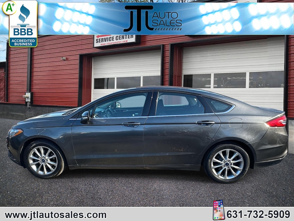 Used 2017 Ford Fusion SE Sedan