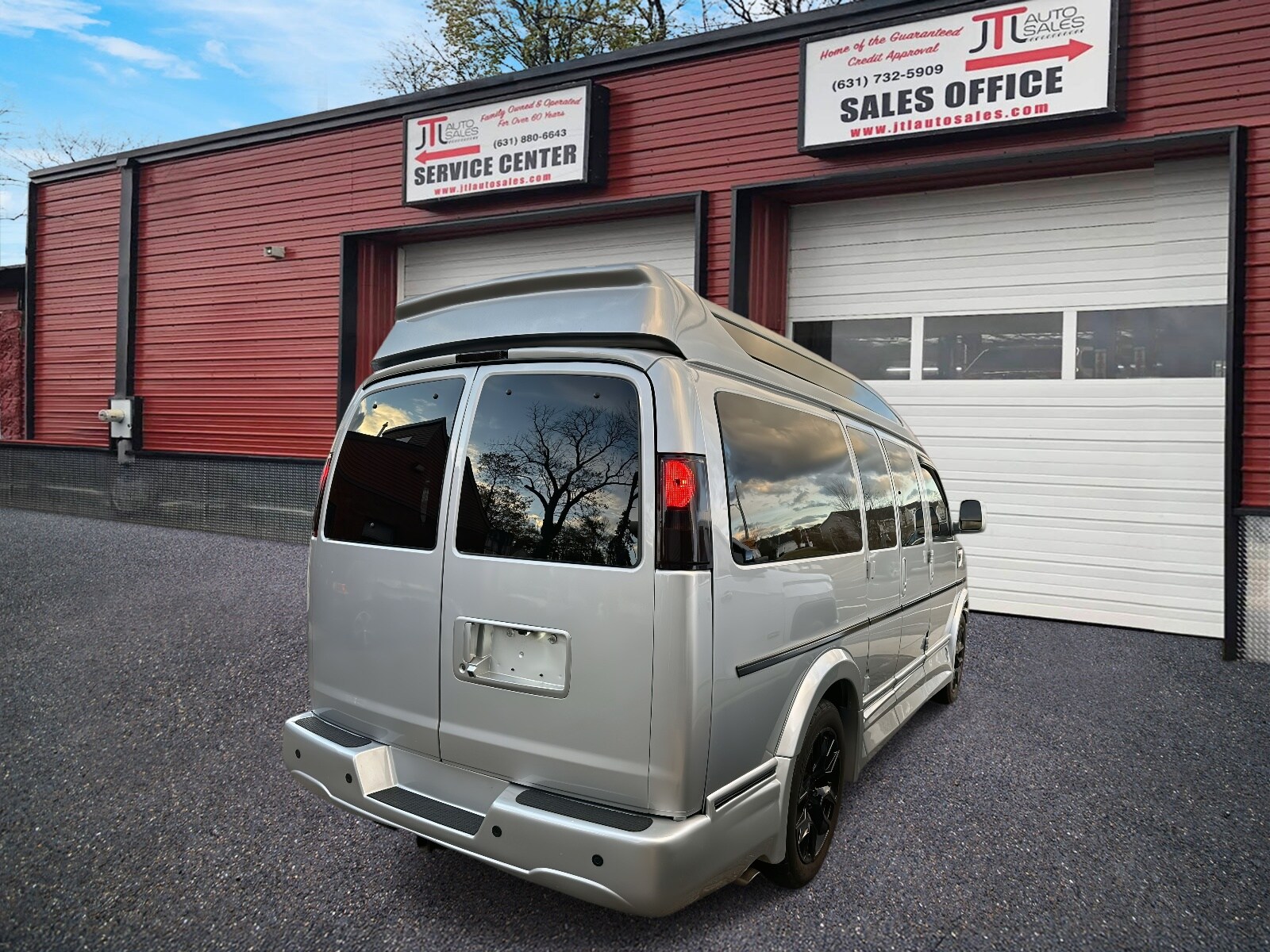 2021 Chevrolet Express 2500 LS Passenger Van photo 3