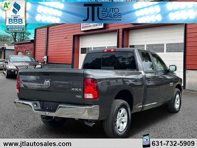 2017 Ram 1500 SLT photo 4