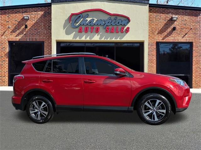 2016 Toyota RAV4 XLE photo 2