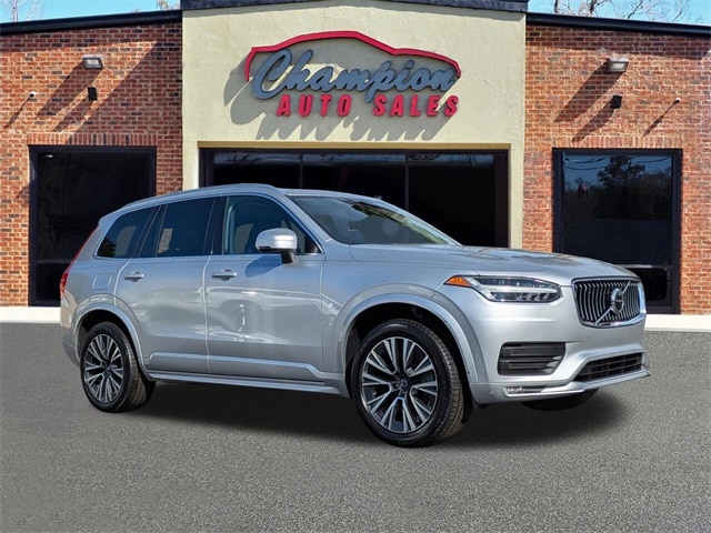 2020 Volvo XC90 Momentum's photo