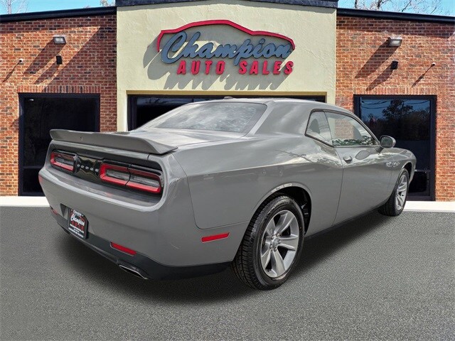 2019 Dodge Challenger SXT photo 3