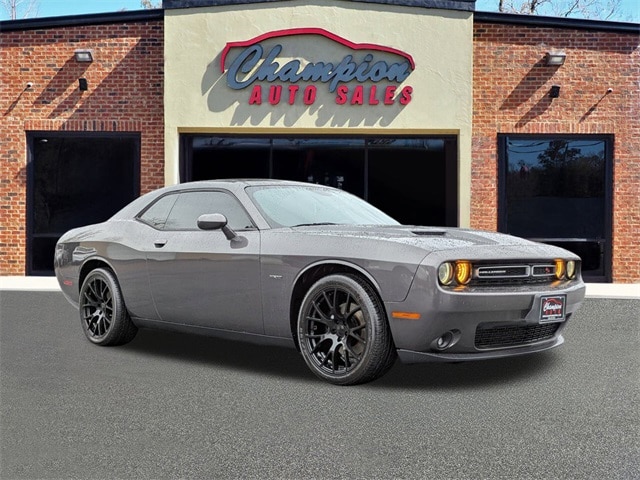 2015 Dodge Challenger R/T's photo