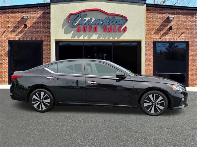 2022 Nissan Altima 2.5 SV photo 2