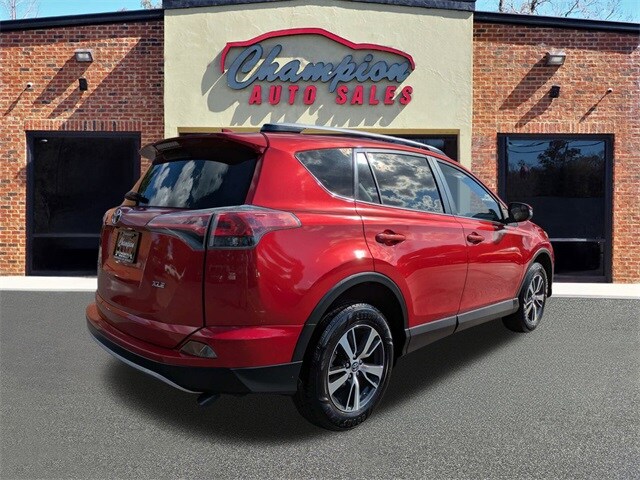 2016 Toyota RAV4 XLE photo 3