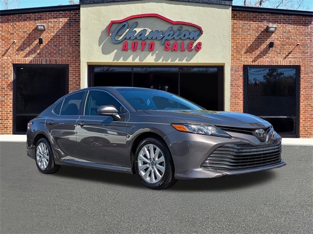 2020 Toyota Camry LE's photo