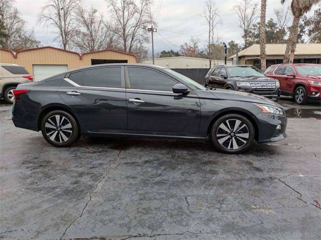 Used 2022 Nissan Altima 2.5 SV Sedan
