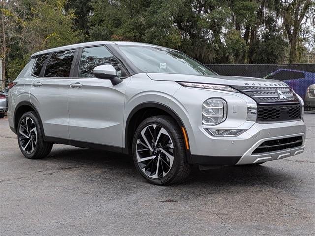 2022 Mitsubishi Outlander SE's photo