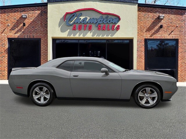 2019 Dodge Challenger SXT photo 2