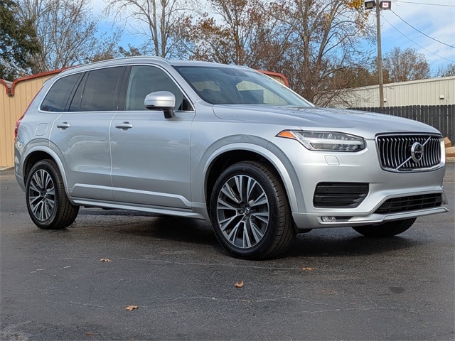2020 Volvo XC90 Momentum's photo