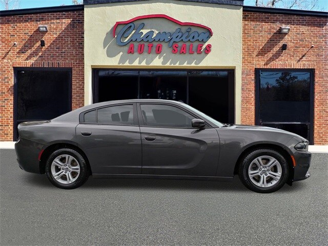 2019 Dodge Charger SXT photo 2