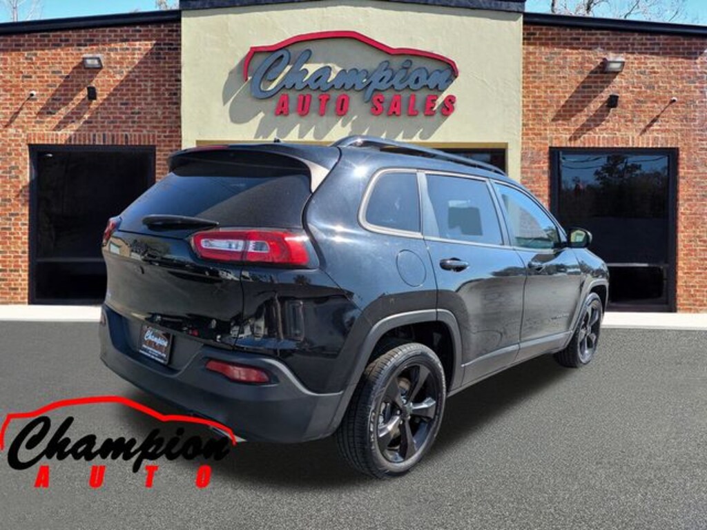 Used 2018 Jeep Cherokee Latitude FWD SUV