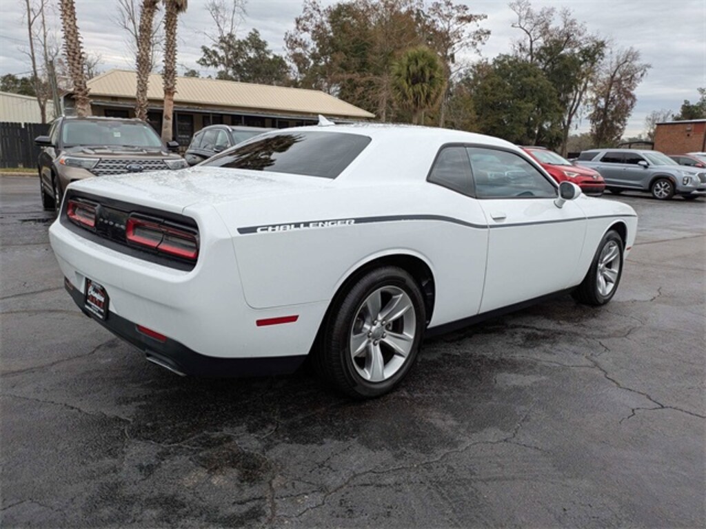 Used 2017 Dodge Challenger SXT Coupe