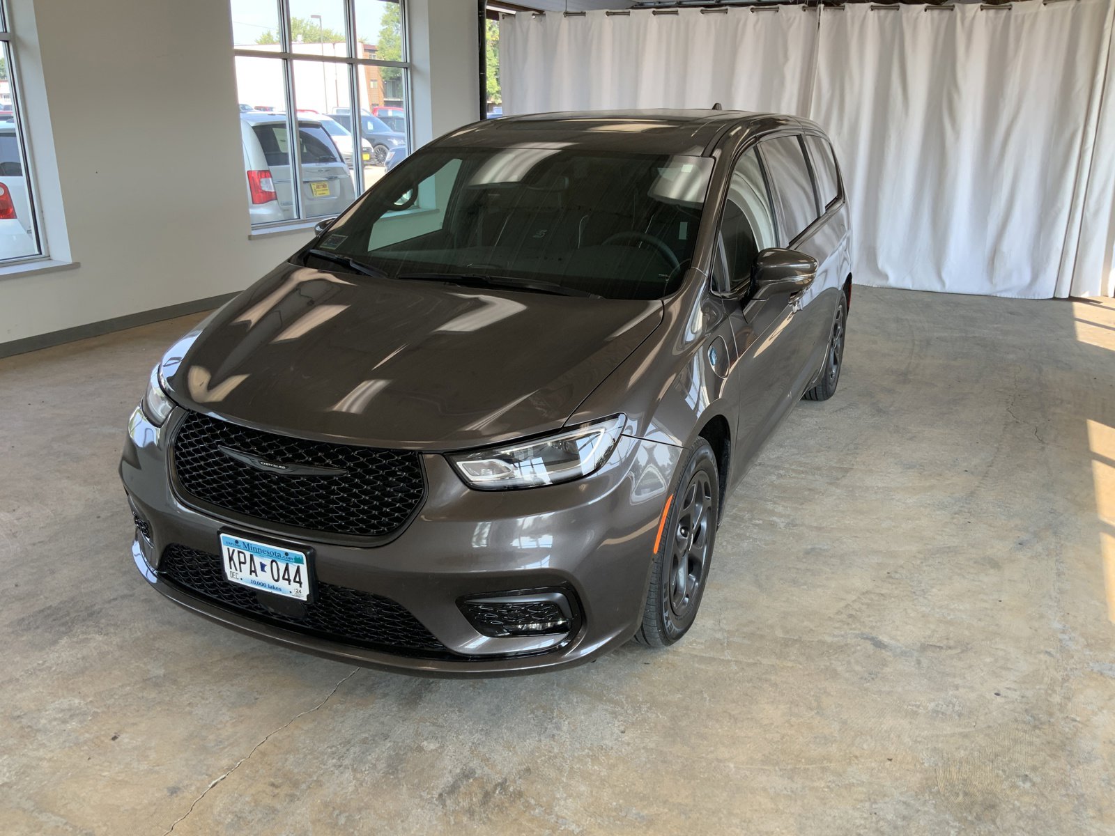 Used 2022 Chrysler Pacifica Hybrid Limited with VIN 2C4RC1S75NR210895 for sale in Alexandria, MN