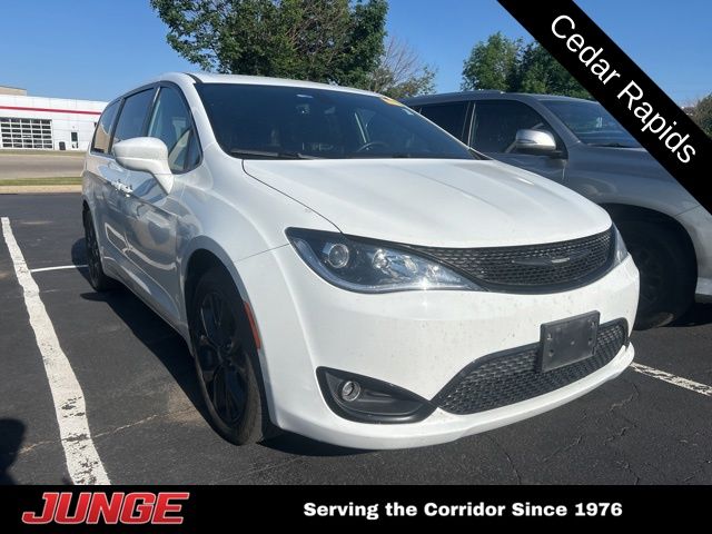 2019 Chrysler Pacifica Touring Plus's photo