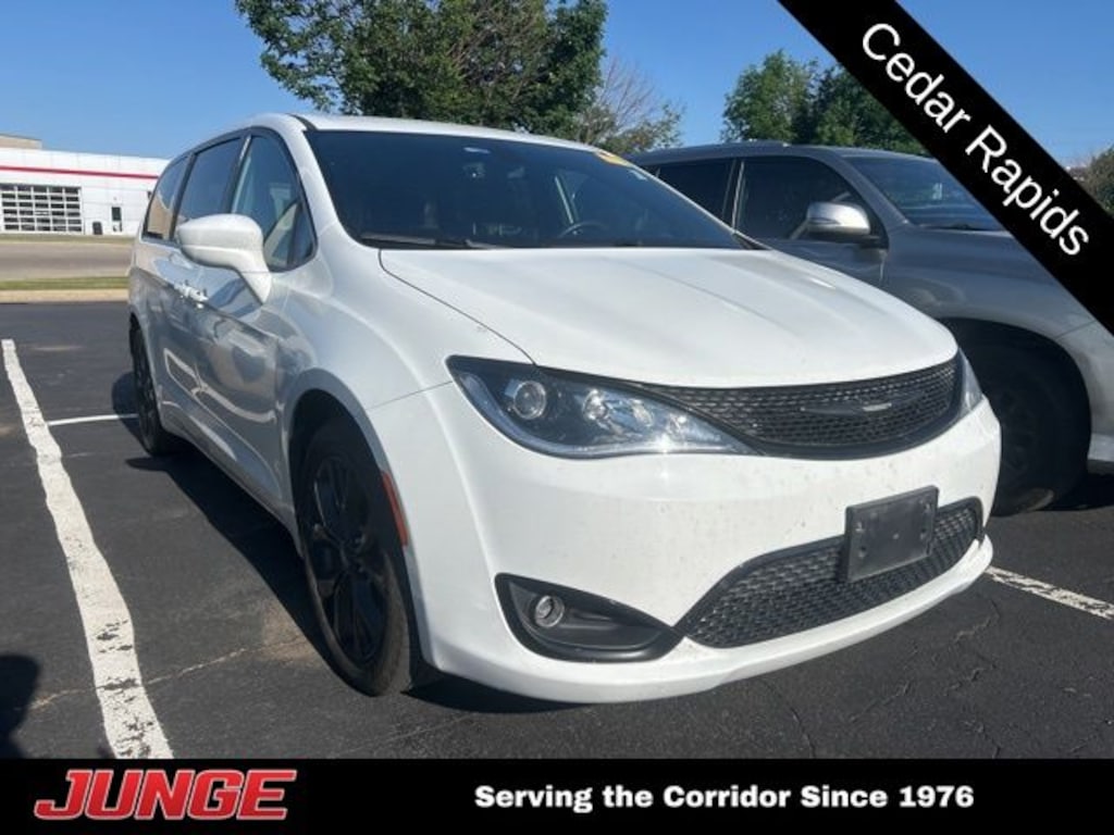 Used 2019 Chrysler Pacifica Touring Plus Minivan/Van