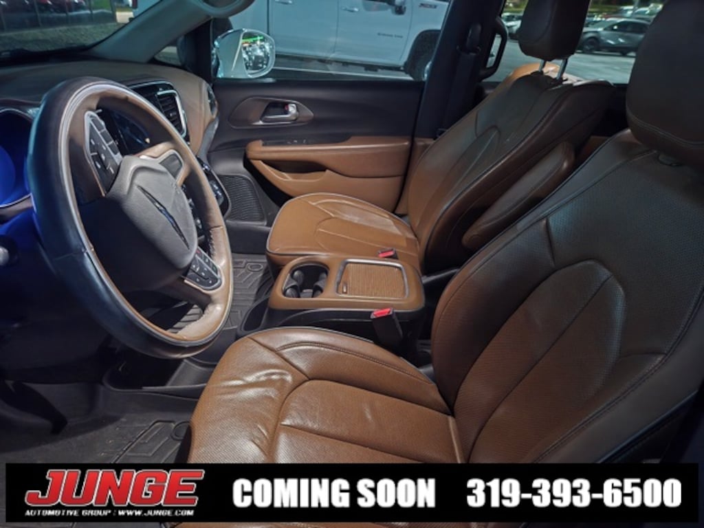 Used 2017 Chrysler Pacifica Limited Minivan/Van