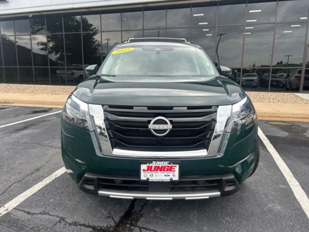 Used 2025 Nissan Pathfinder SL SUV