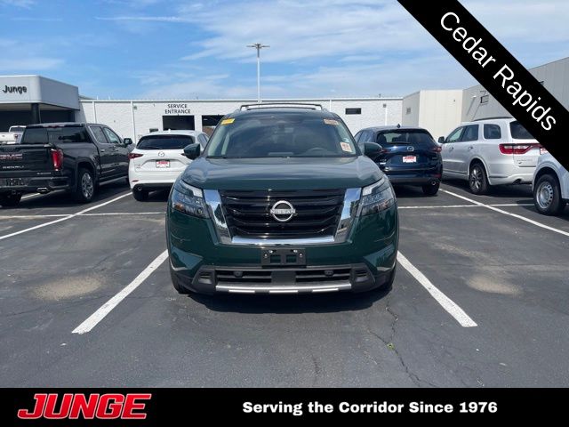 2025 Nissan Pathfinder SL 4WD's photo