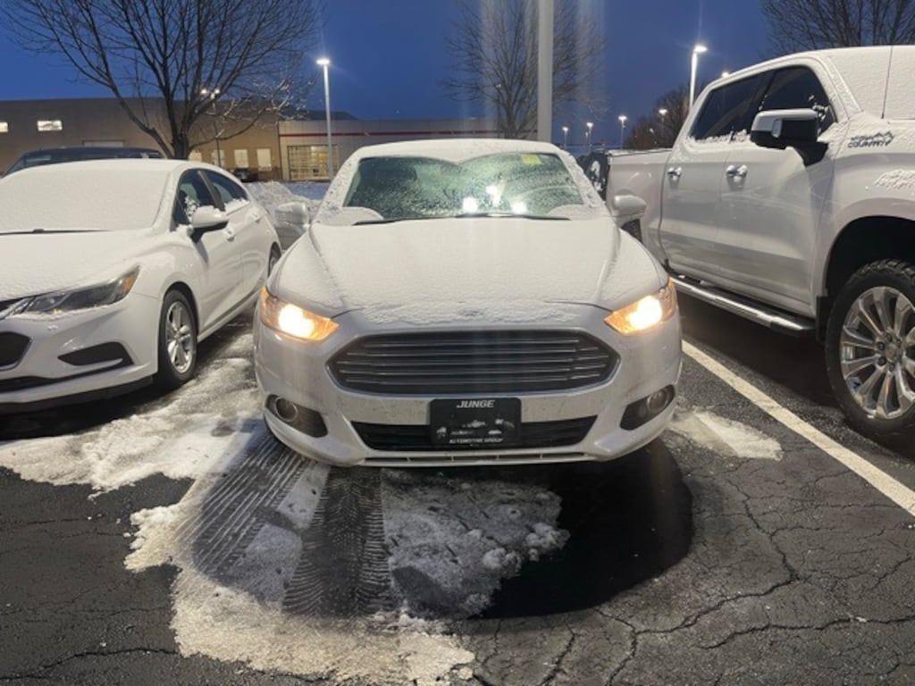 Used 2015 Ford Fusion SE Sedan