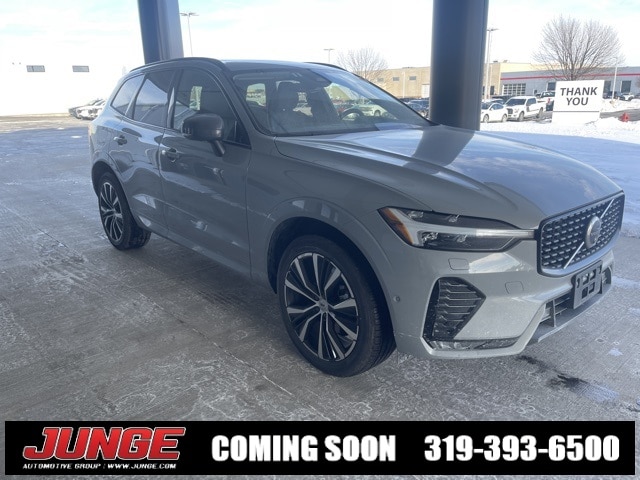 2025 Volvo XC60 Plus's photo