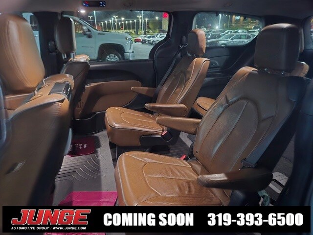 2017 Chrysler Pacifica Limited photo 4