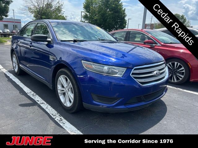 2015 Ford Taurus SE FWD's photo
