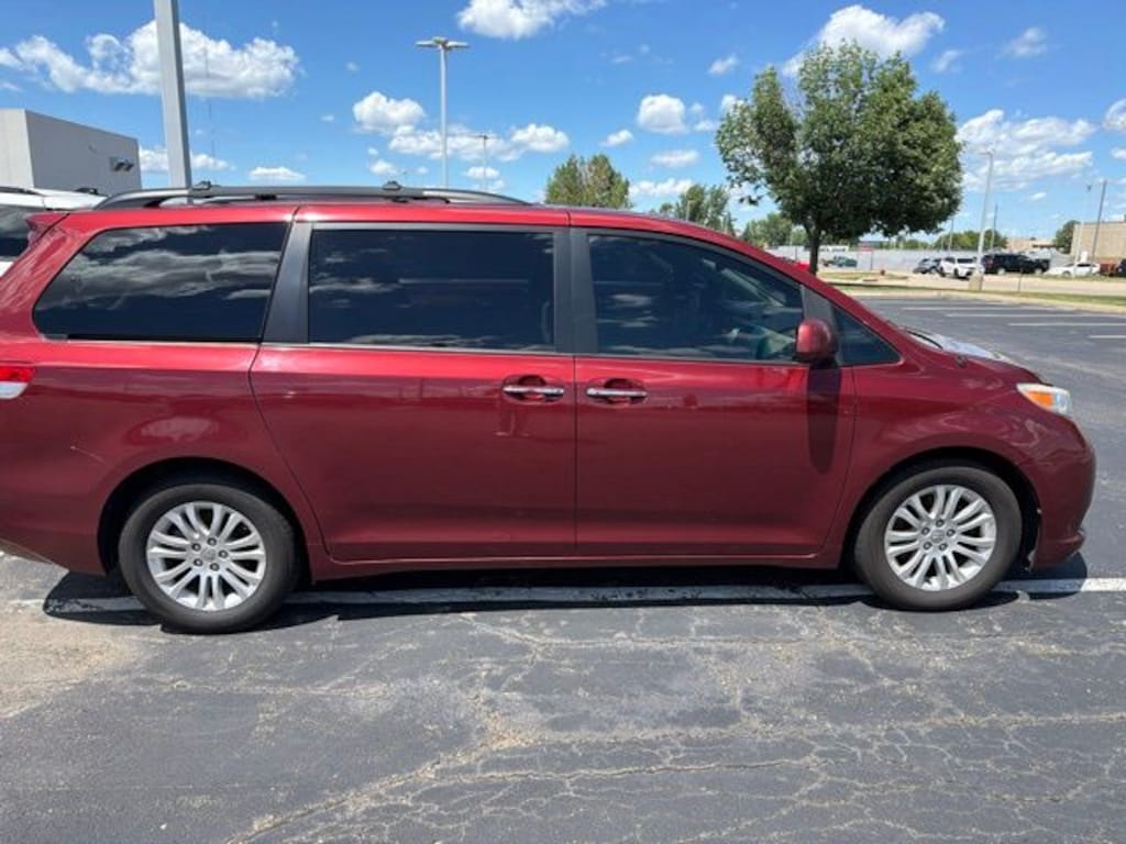 Used 2014 Toyota Sienna XLE Minivan/Van