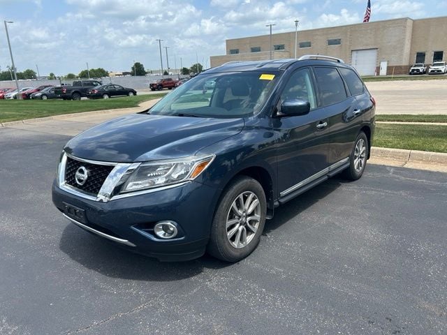 Used 2014 Nissan Pathfinder SL with VIN 5N1AR2MM7EC714096 for sale in Hiawatha, IA