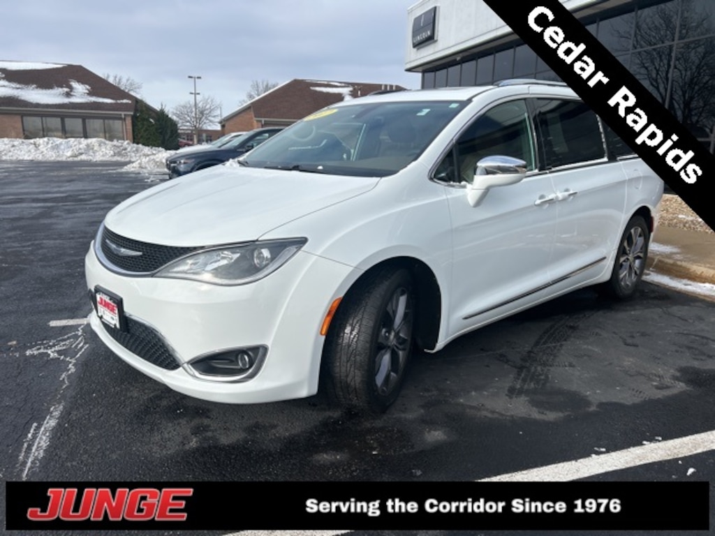 Used 2017 Chrysler Pacifica Limited Minivan/Van
