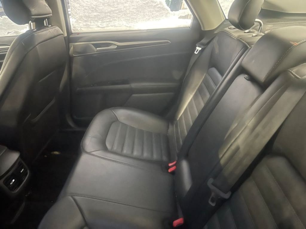 Used 2015 Ford Fusion SE Sedan