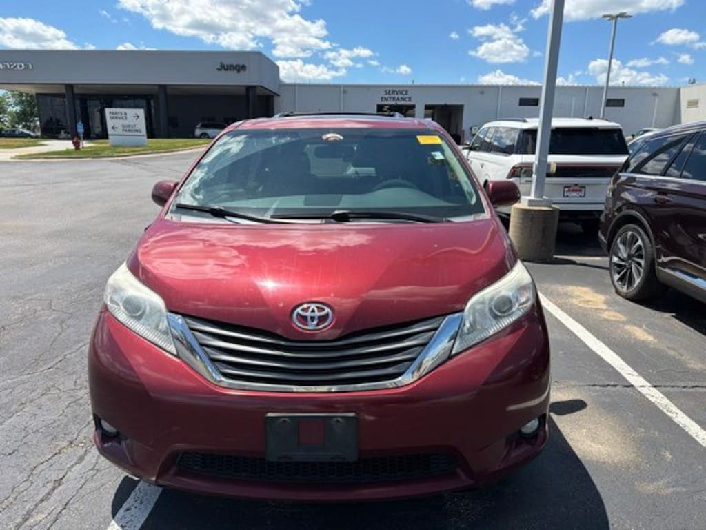 Used 2014 Toyota Sienna XLE Minivan/Van
