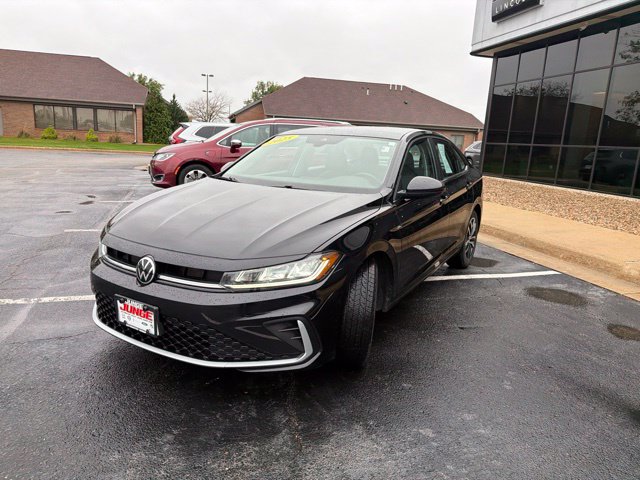 Used 2025 Volkswagen Jetta 1.5T SE Sedan