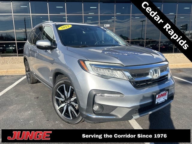 2019 Honda Pilot Elite's photo