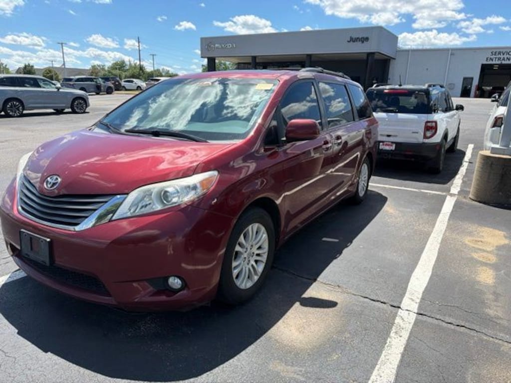 Used 2014 Toyota Sienna XLE Minivan/Van
