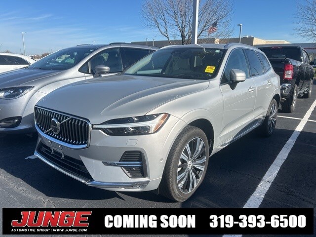 2023 Volvo XC60 B5 Ultimate photo 2