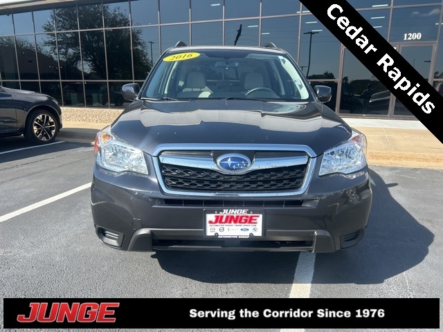 Used 2016 Subaru Forester i Premium with VIN JF2SJADC1GH559490 for sale in Hiawatha, IA