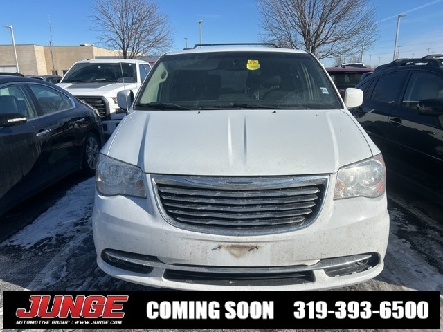 Used 2015 Chrysler Town & Country Touring with VIN 2C4RC1BG6FR698434 for sale in Hiawatha, IA