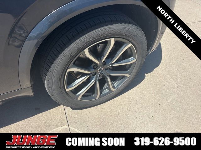 2016 Volvo XC90 T6 AWD Momentum's photo