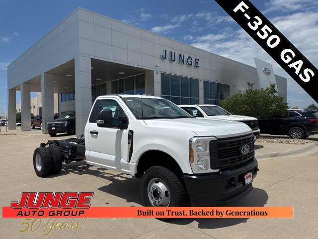 2025 Ford F-350 Chassis TRUCK 