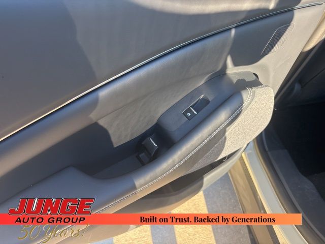 2025 Ford Mustang Mach-E Premium - Photo 16