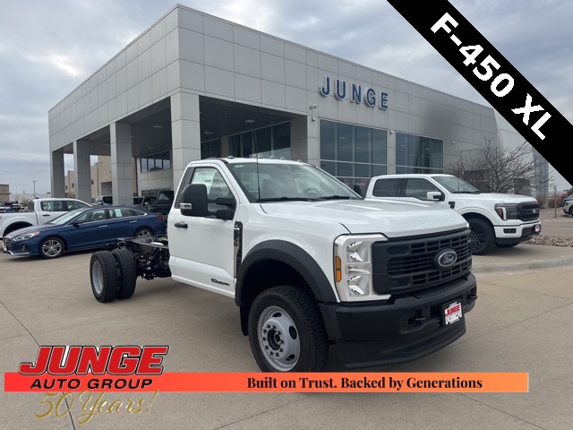 2025 Ford F-450 Chassis TRUCK 