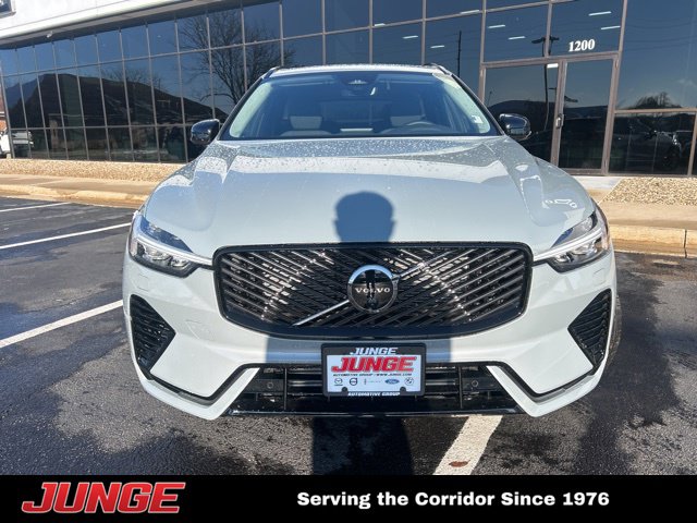 New 2026 Volvo XC60 plug-in hybrid T8 Plus SUV